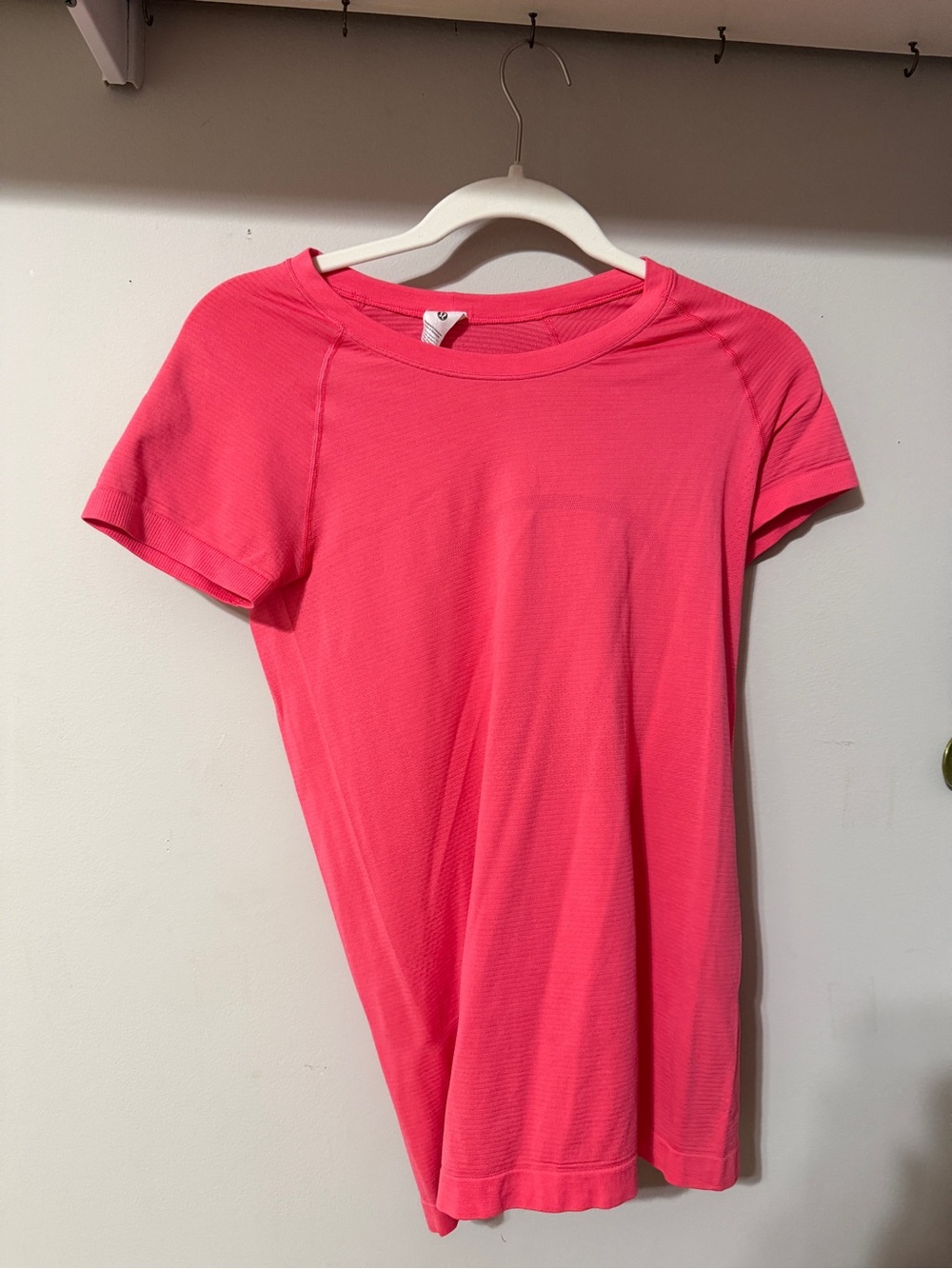 Lululemon Swiftly Tech Short-Sleeve Shirt 2.0 Hip Length